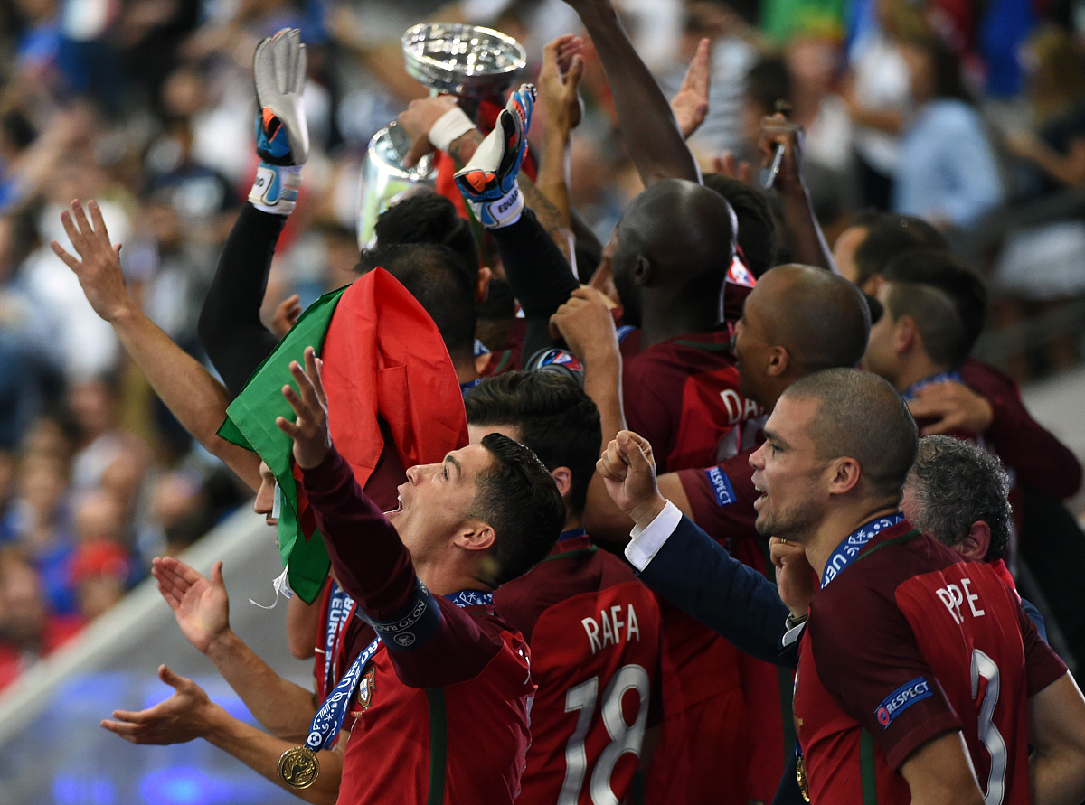 里尔主场战胜对手球迷沸腾的简单介绍 里尔主场战胜对手球迷沸腾的简单介绍